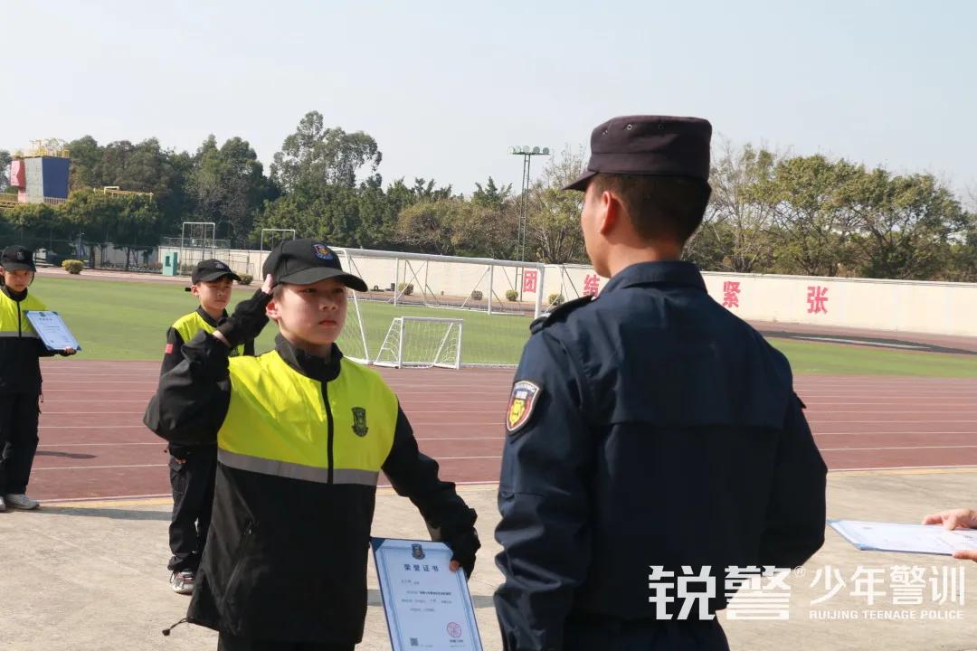 超越體(tǐ)育營圓滿結營:少(shǎo)年(nián)強中國(guó)強,堅定信念勇往直前