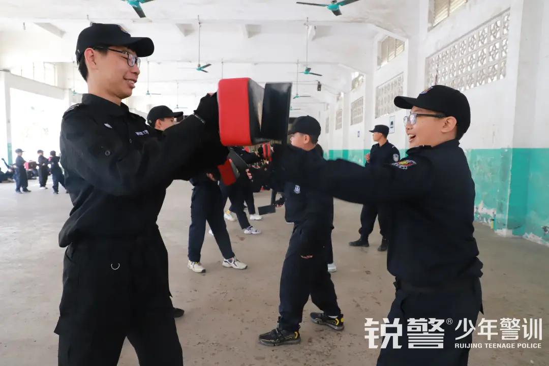 特警突擊營圓滿結營:曆經警訓淬煉,成就(jiù)英勇少(shǎo)年(nián)