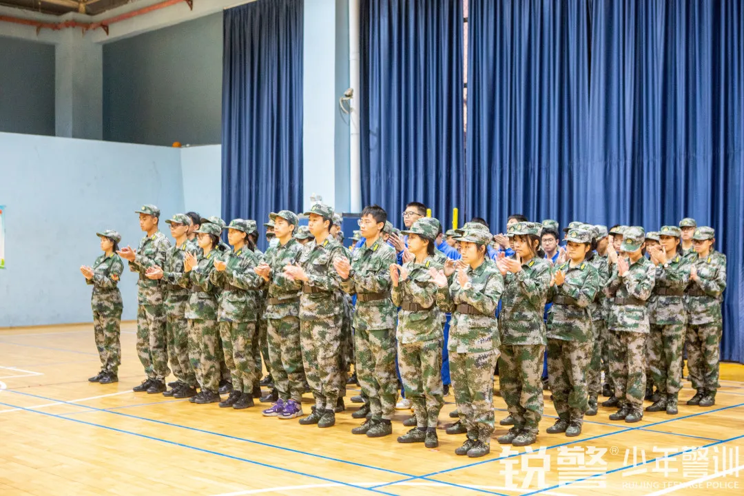 銳警少(shǎo)年(nián)警訓：學習(xí)防身(shēn)技(jì)能(néng) 提高(gāo)安全意識，廣大(dà)附中安全教育活動