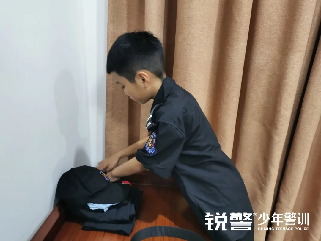 銳警少(shǎo)年(nián)警訓夏令營：化(huà)青春熱(rè)血為(wèi)鋼鐵(tiě)鋒芒