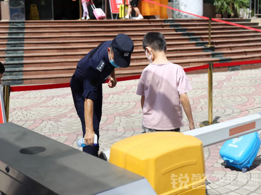 廣東(dōng)警官學院少(shǎo)年(nián)警訓提前營開(kāi)營:逆風(fēng)成長(cháng) 乘風(fēng)破浪