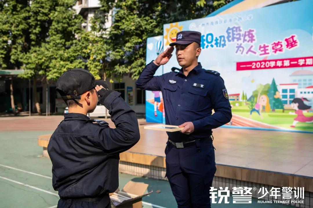銳警少(shǎo)年(nián)警訓：海(hǎi)珠區(qū)新港中路(lù)小(xiǎo)學假前安全特警護衛營圓滿收官