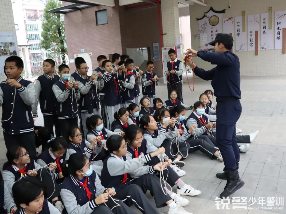 珠海(hǎi)銳警少(shǎo)年(nián)警訓：安全教育進校(xiào)園，護航珠海(hǎi)市(shì)梅華中學