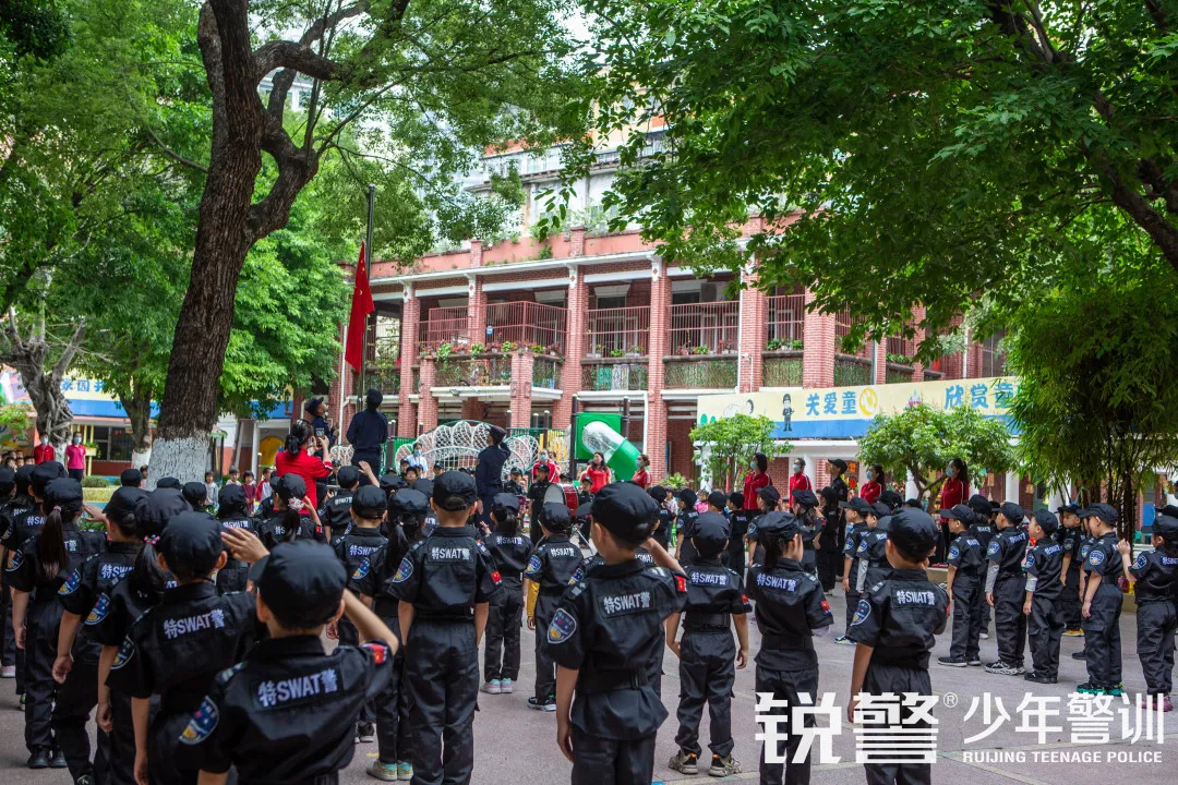 廣州市(shì)公安局機(jī)關幼兒(ér)園“小(xiǎo)特警”警訓素質拓展活動
