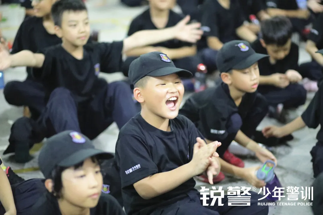 銳警夏令營：國(guó)際ISO雙認證，高(gāo)規格高(gāo)标準，讓每一(yī)個(gè)孩子(zǐ)更安全