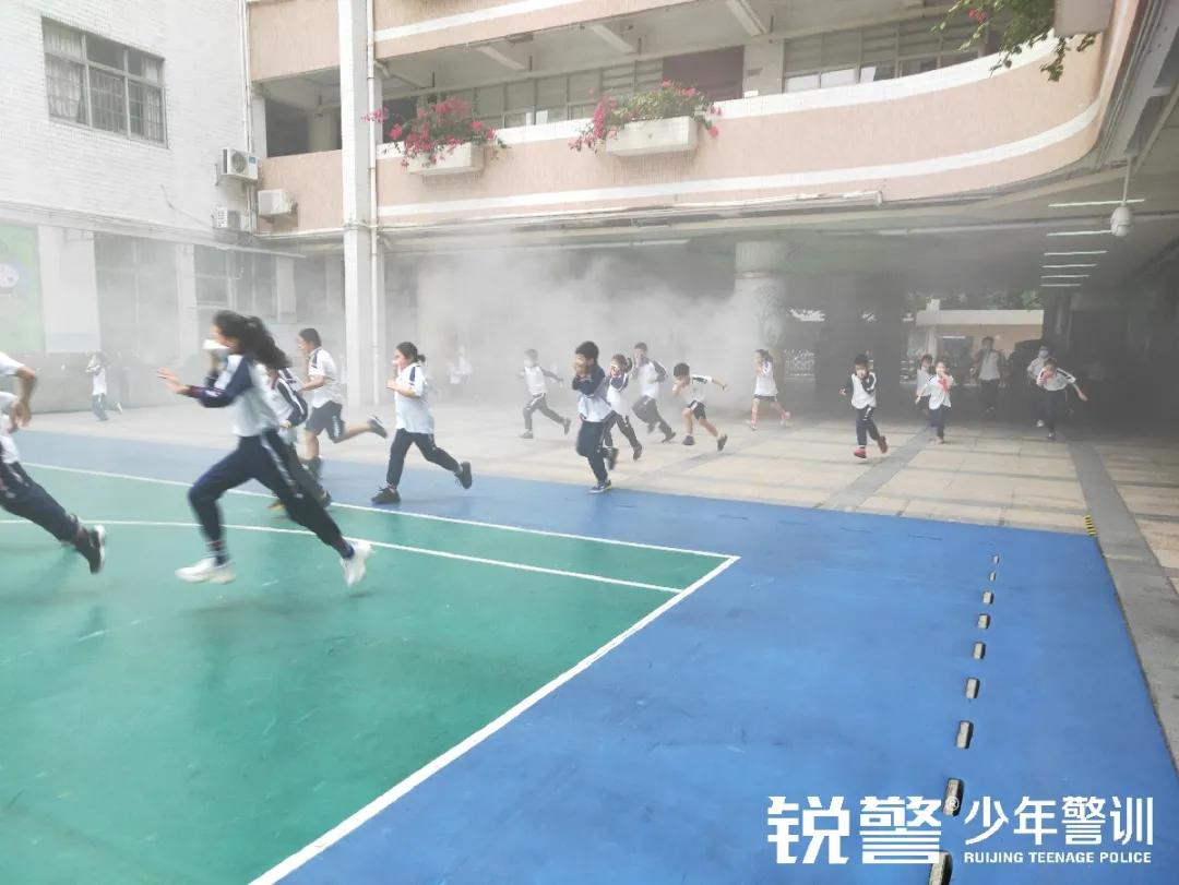 與安全同行(xíng)，走進天河(hé)區(qū)第一(yī)實驗小(xiǎo)學開(kāi)展消防安全教育活動