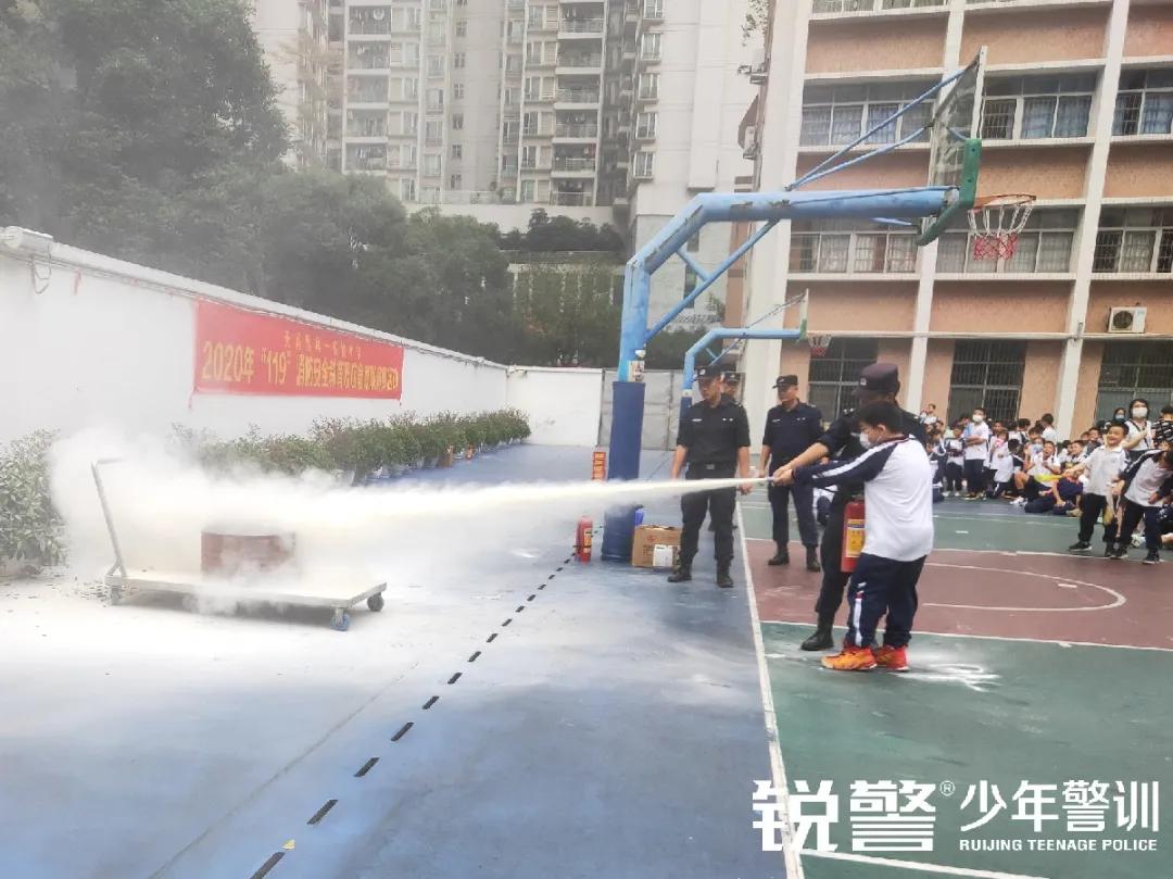 與安全同行(xíng)，走進天河(hé)區(qū)第一(yī)實驗小(xiǎo)學開(kāi)展消防安全教育活動