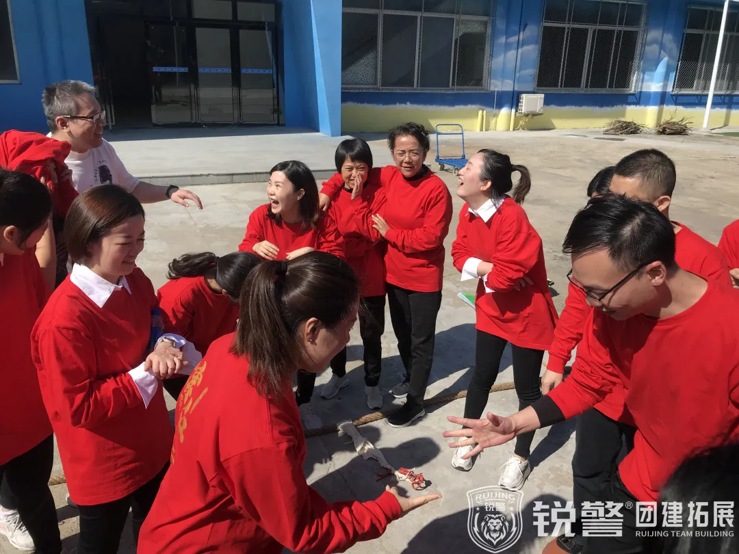 銳警團建：共創美(měi)好(hǎo)，再攀高(gāo)峰，民(mín)生(shēng)銀(yín)行(xíng)濱江東(dōng)支行(xíng)團建踏青活動