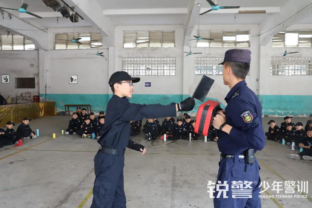 特警突擊營圓滿結營:曆經警訓淬煉,成就(jiù)英勇少(shǎo)年(nián)