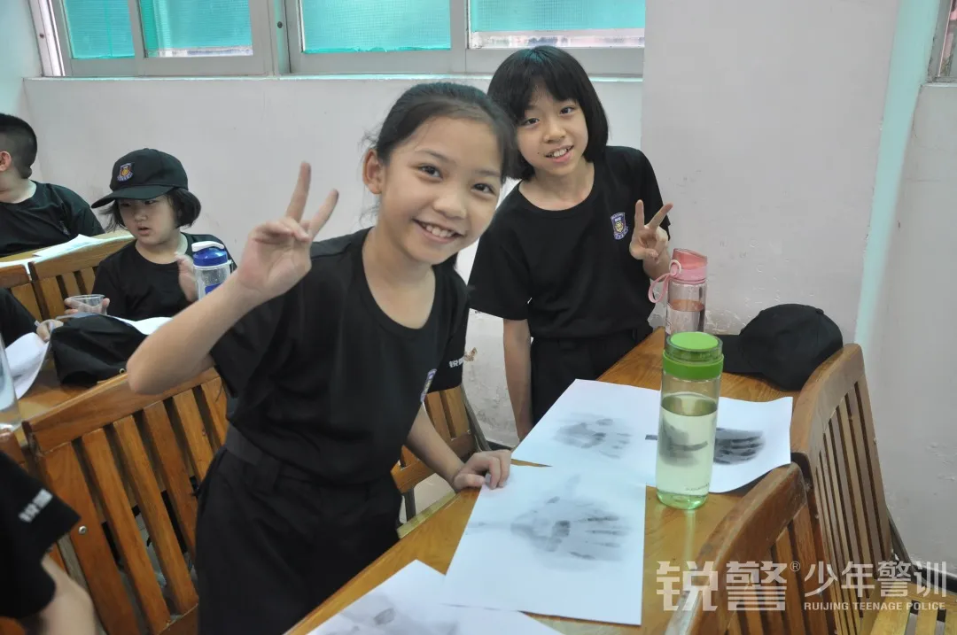 銳警少(shǎo)年(nián)警訓夏令營：化(huà)青春熱(rè)血為(wèi)鋼鐵(tiě)鋒芒