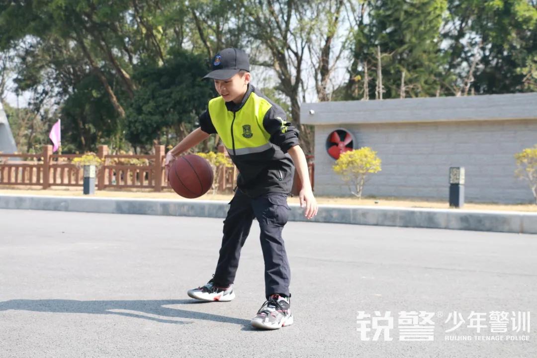 超越體(tǐ)育營圓滿結營:少(shǎo)年(nián)強中國(guó)強,堅定信念勇往直前