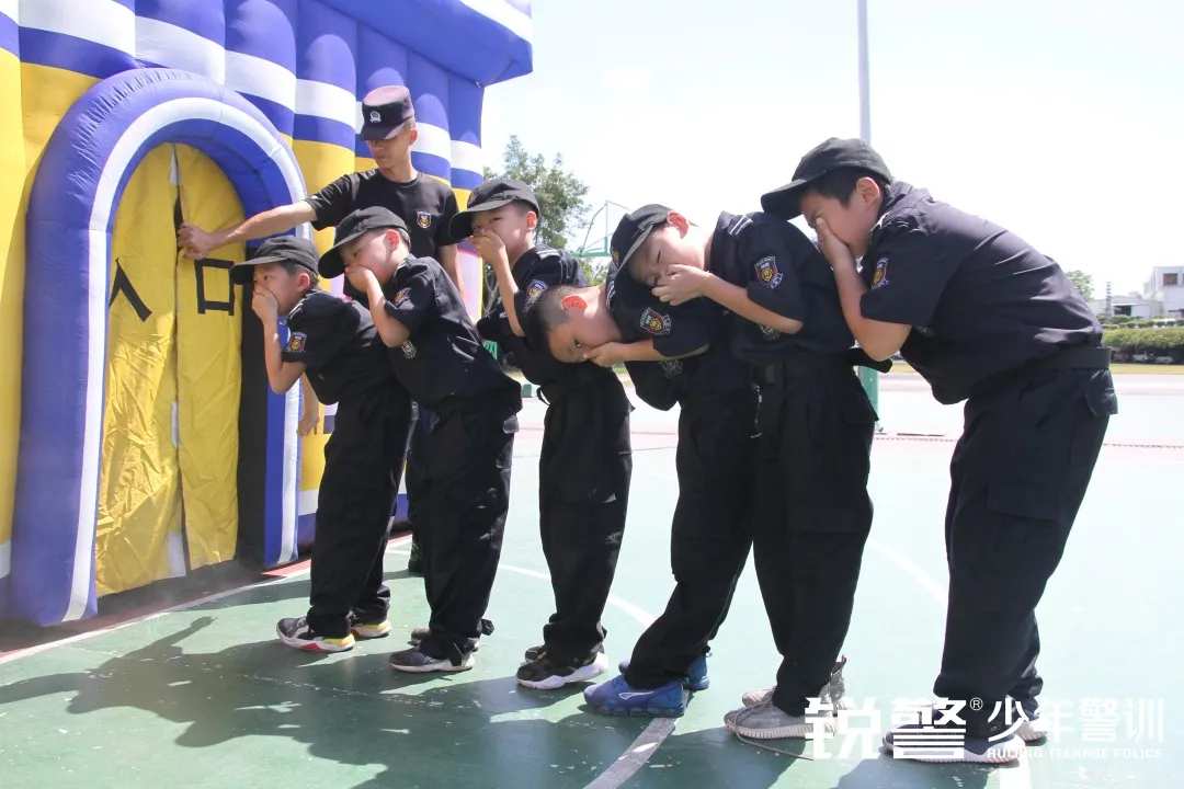 銳警少(shǎo)年(nián)警訓夏令營：化(huà)青春熱(rè)血為(wèi)鋼鐵(tiě)鋒芒