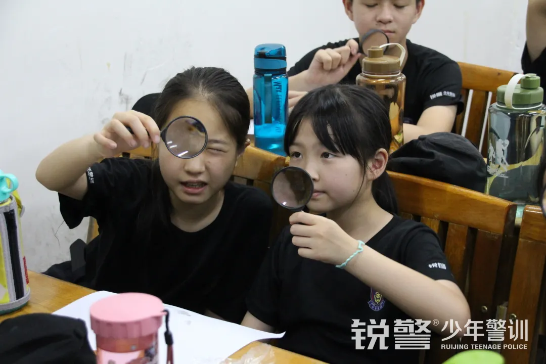 銳警少(shǎo)年(nián)警訓夏令營：化(huà)青春熱(rè)血為(wèi)鋼鐵(tiě)鋒芒