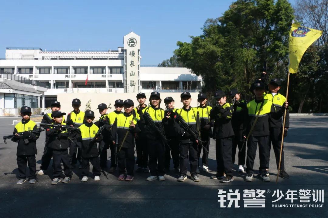 超越體(tǐ)育營圓滿結營:少(shǎo)年(nián)強中國(guó)強,堅定信念勇往直前