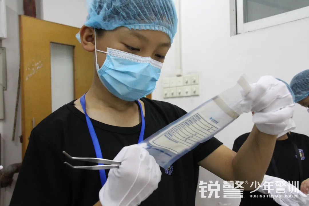 銳警少(shǎo)年(nián)警訓夏令營：化(huà)青春熱(rè)血為(wèi)鋼鐵(tiě)鋒芒