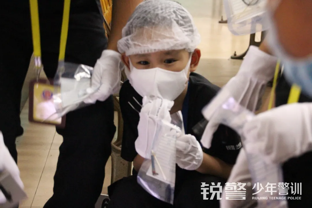 銳警少(shǎo)年(nián)警訓夏令營：化(huà)青春熱(rè)血為(wèi)鋼鐵(tiě)鋒芒