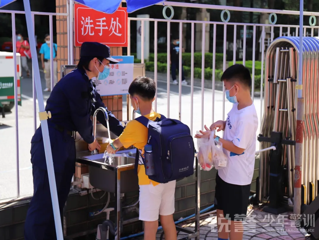 廣東(dōng)警官學院少(shǎo)年(nián)警訓提前營開(kāi)營:逆風(fēng)成長(cháng) 乘風(fēng)破浪