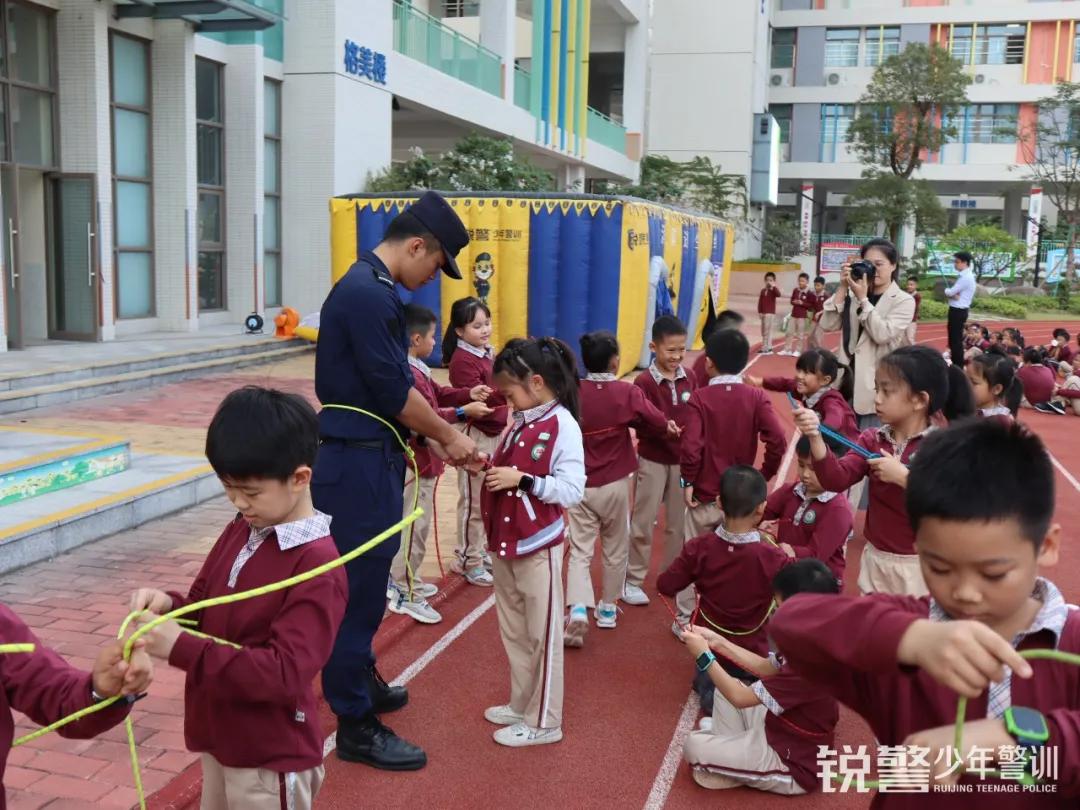 珠海(hǎi)銳警少(shǎo)年(nián)警訓:安全教育進校(xiào)園,護航珠海(hǎi)市(shì)香洲區(qū)格力學校(xiào)