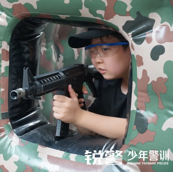 銳警少(shǎo)年(nián)警訓夏令營：化(huà)青春熱(rè)血為(wèi)鋼鐵(tiě)鋒芒