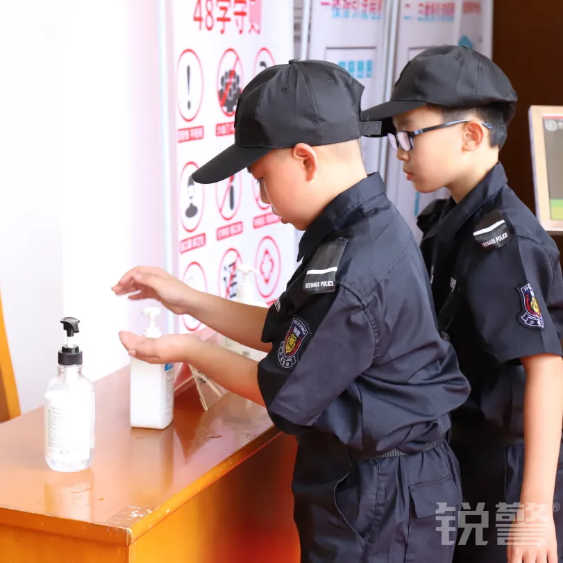 銳警夏令營：國(guó)際ISO雙認證，高(gāo)規格高(gāo)标準，讓每一(yī)個(gè)孩子(zǐ)更安全