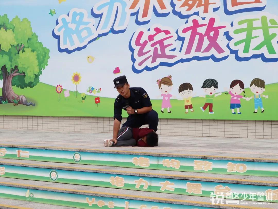 珠海(hǎi)銳警少(shǎo)年(nián)警訓:安全教育進校(xiào)園,護航珠海(hǎi)市(shì)香洲區(qū)格力學校(xiào)
