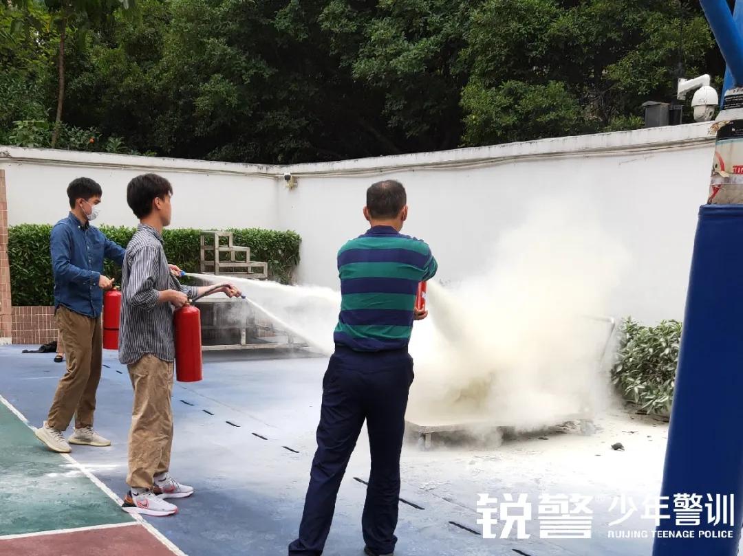 與安全同行(xíng)，走進天河(hé)區(qū)第一(yī)實驗小(xiǎo)學開(kāi)展消防安全教育活動