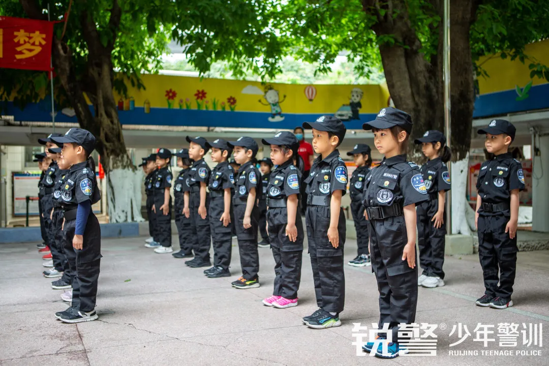 廣州市(shì)公安局機(jī)關幼兒(ér)園“小(xiǎo)特警”警訓素質拓展活動