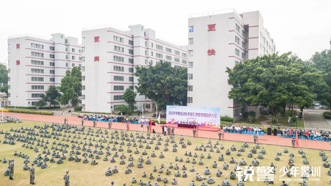 軍事(shì)素質拓展：一(yī)身(shēn)戎裝，乘風(fēng)破浪