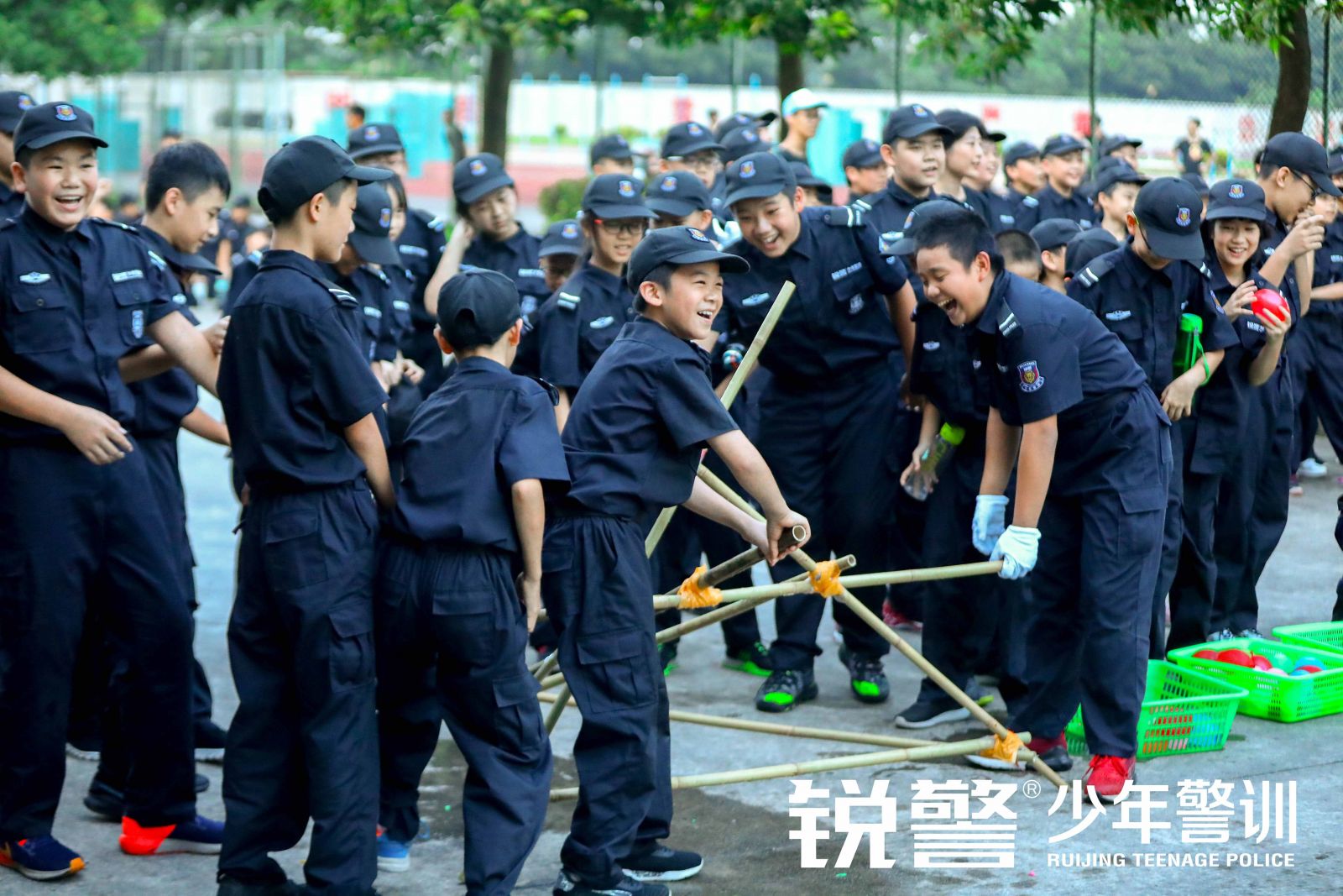銳警夏令營：國(guó)際ISO雙認證，高(gāo)規格高(gāo)标準，讓每一(yī)個(gè)孩子(zǐ)更安全