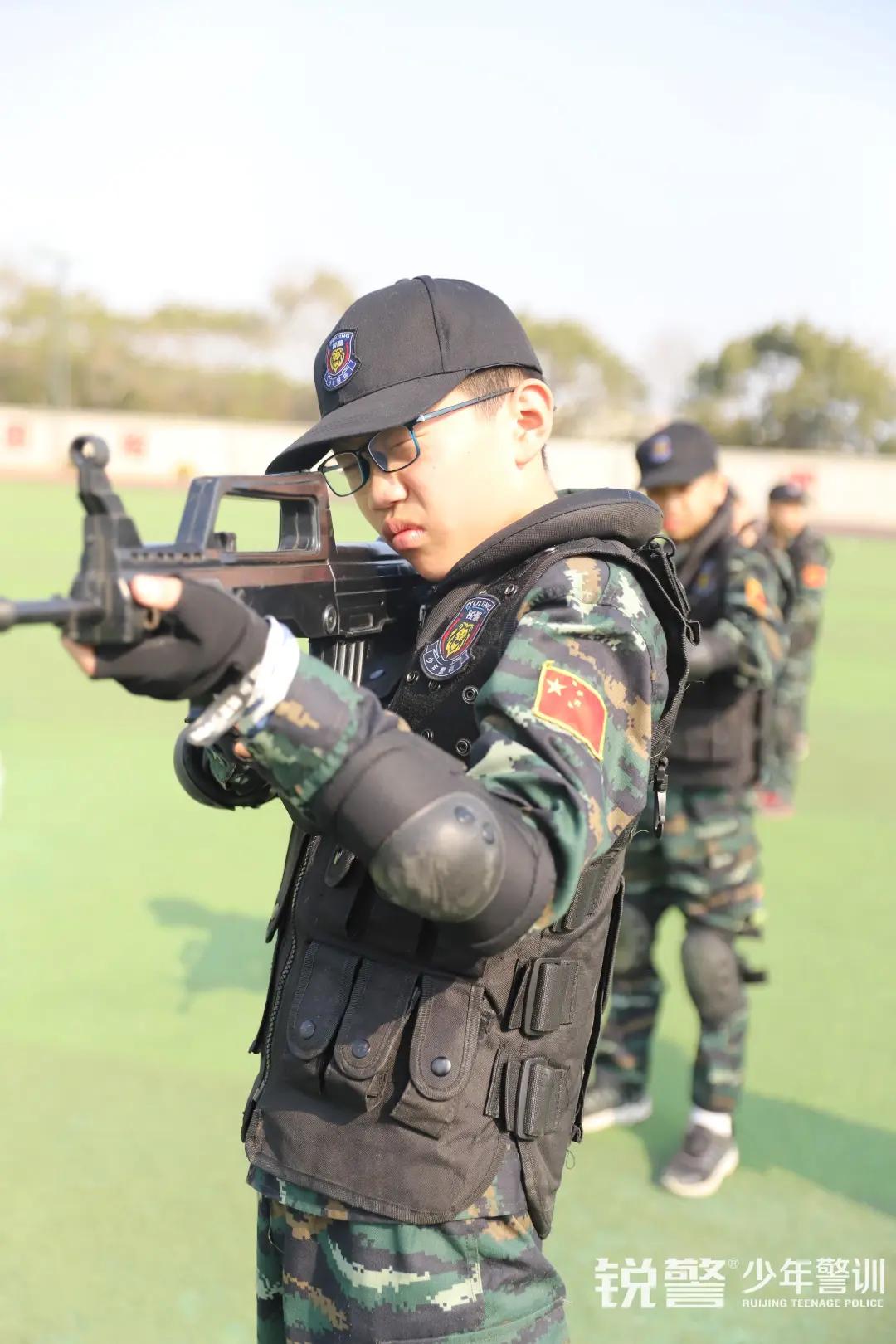 特警突擊營圓滿結營:曆經警訓淬煉,成就(jiù)英勇少(shǎo)年(nián)