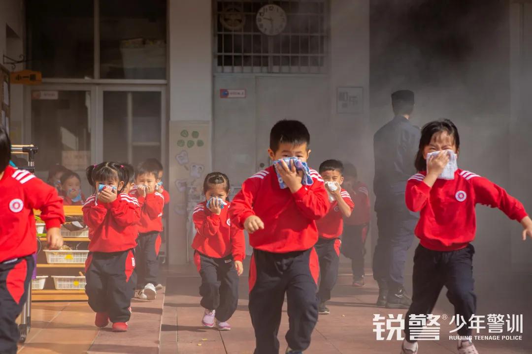 消防安全，平安“童”行(xíng)——煙(yān)墩路(lù)幼兒(ér)園消防安全教育活動