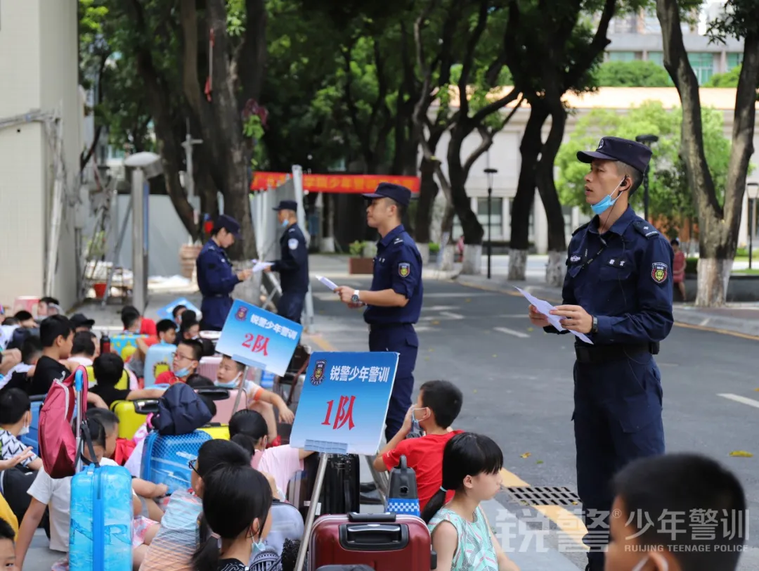 廣東(dōng)警官學院少(shǎo)年(nián)警訓提前營開(kāi)營:逆風(fēng)成長(cháng) 乘風(fēng)破浪