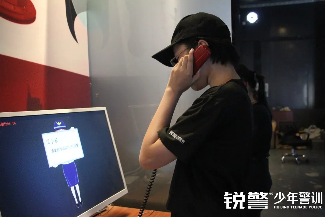 銳警少(shǎo)年(nián)警訓夏令營：化(huà)青春熱(rè)血為(wèi)鋼鐵(tiě)鋒芒