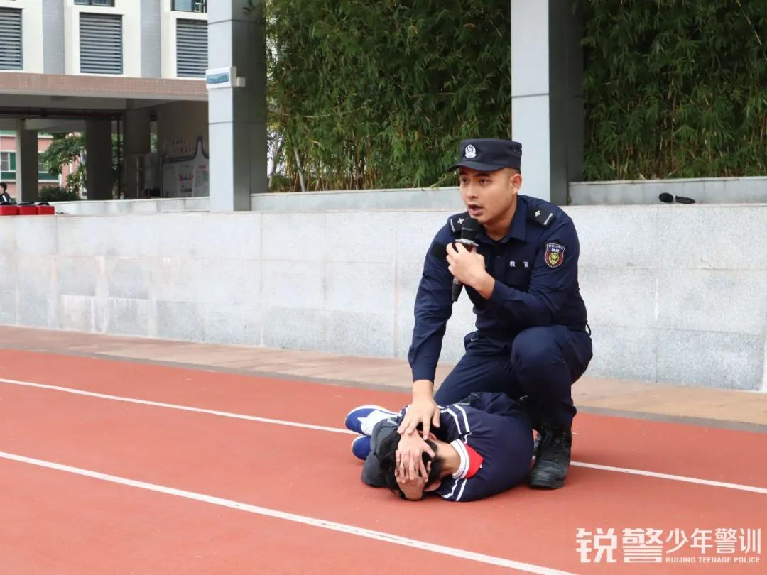 珠海(hǎi)銳警少(shǎo)年(nián)警訓：安全教育進校(xiào)園，護航珠海(hǎi)市(shì)梅華中學