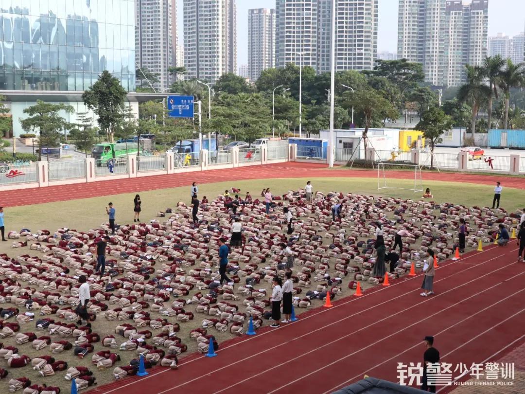 珠海(hǎi)銳警少(shǎo)年(nián)警訓:安全教育進校(xiào)園,護航珠海(hǎi)市(shì)香洲區(qū)格力學校(xiào)