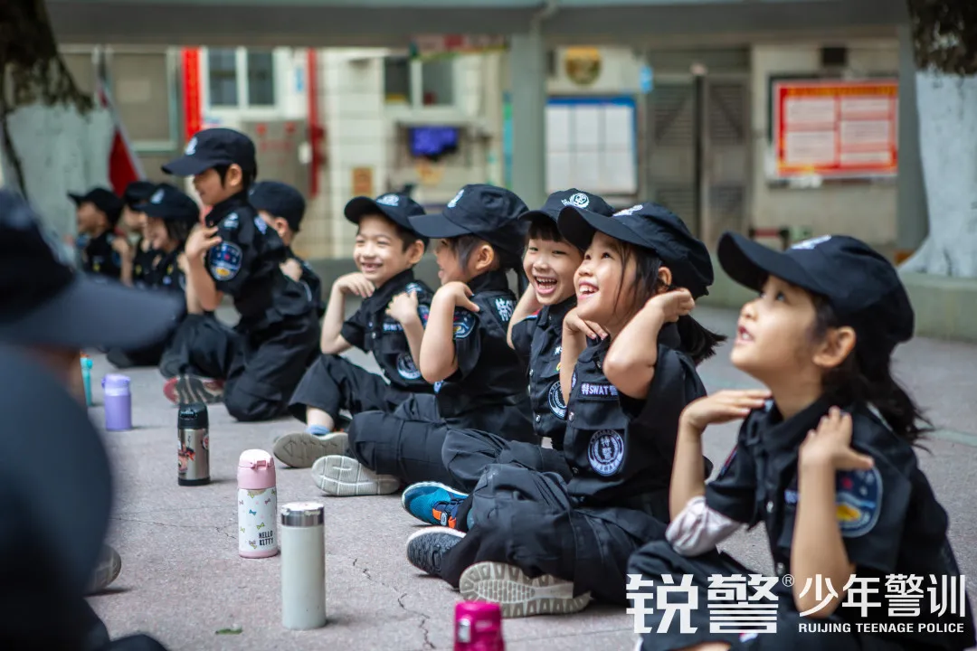 廣州市(shì)公安局機(jī)關幼兒(ér)園“小(xiǎo)特警”警訓素質拓展活動