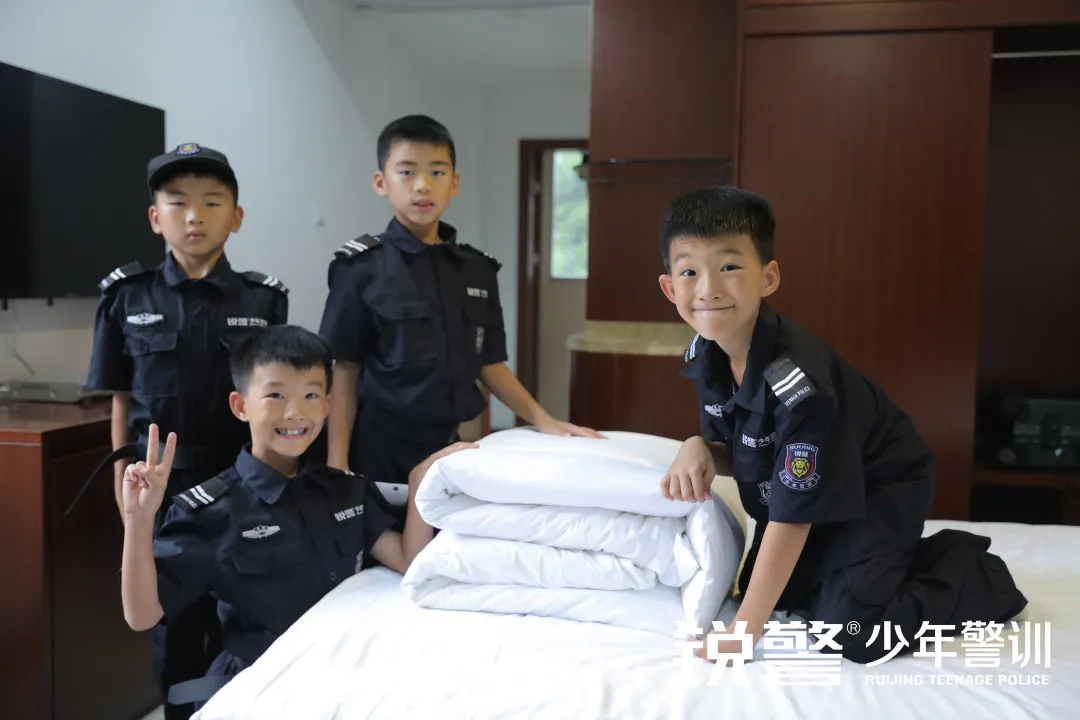 銳警夏令營：國(guó)際ISO雙認證，高(gāo)規格高(gāo)标準，讓每一(yī)個(gè)孩子(zǐ)更安全