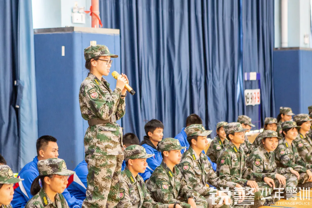 銳警少(shǎo)年(nián)警訓：學習(xí)防身(shēn)技(jì)能(néng) 提高(gāo)安全意識，廣大(dà)附中安全教育活動