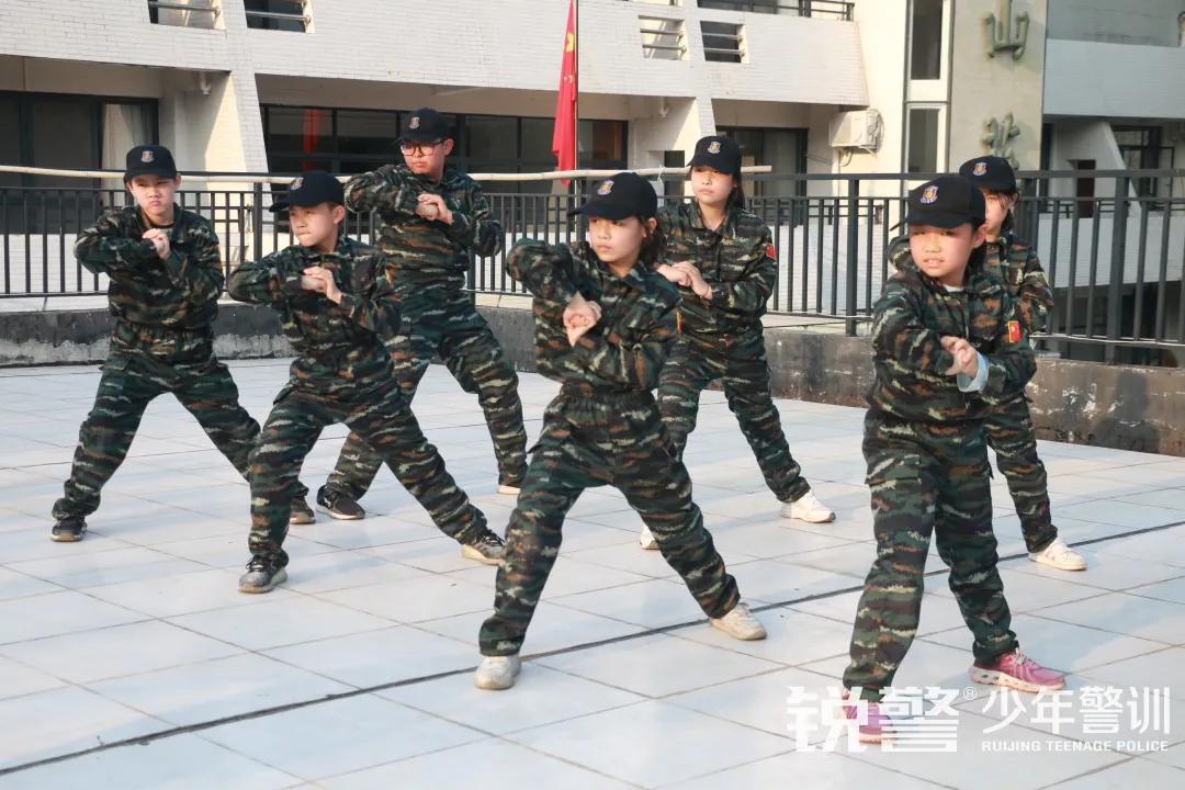 超越體(tǐ)育營圓滿結營:少(shǎo)年(nián)強中國(guó)強,堅定信念勇往直前