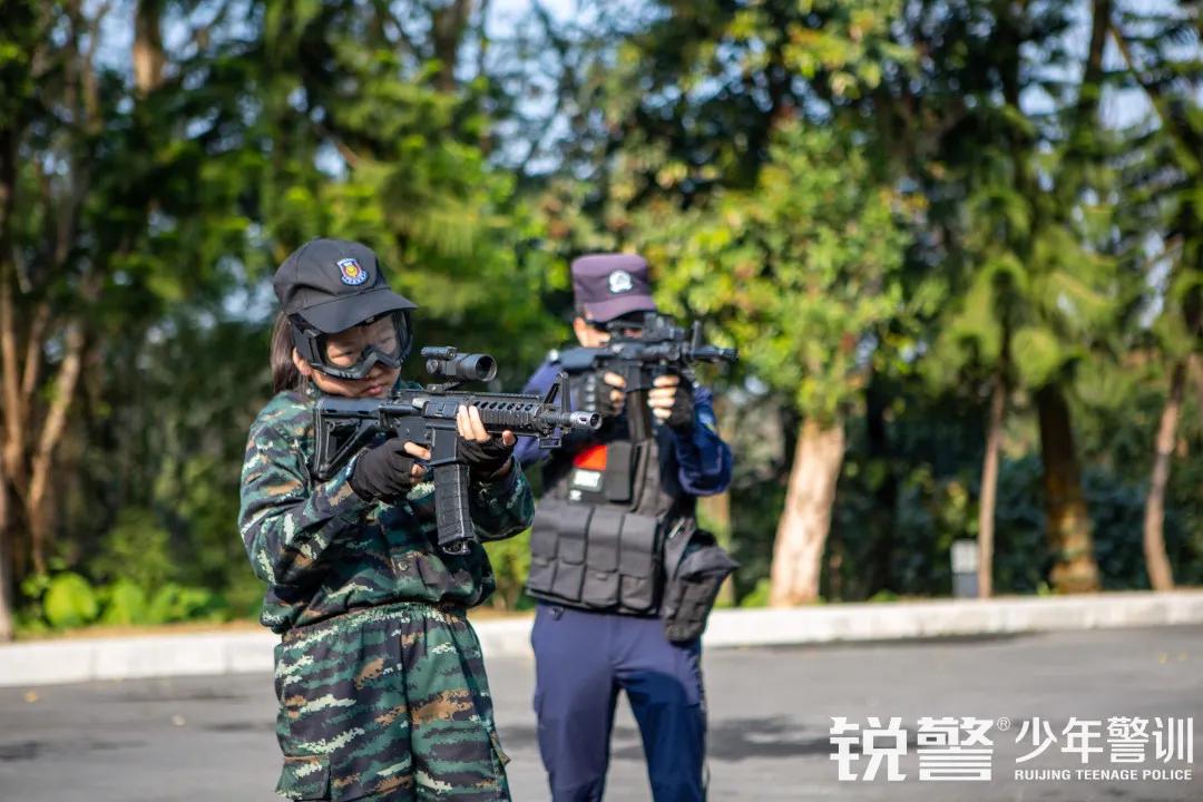 超越體(tǐ)育營圓滿結營:少(shǎo)年(nián)強中國(guó)強,堅定信念勇往直前