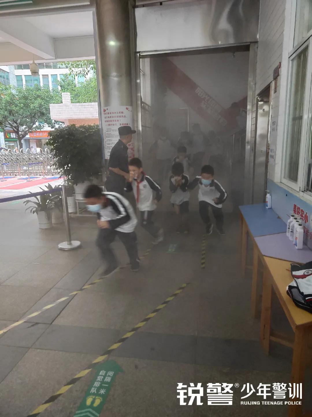 與安全同行(xíng)，走進天河(hé)區(qū)第一(yī)實驗小(xiǎo)學開(kāi)展消防安全教育活動